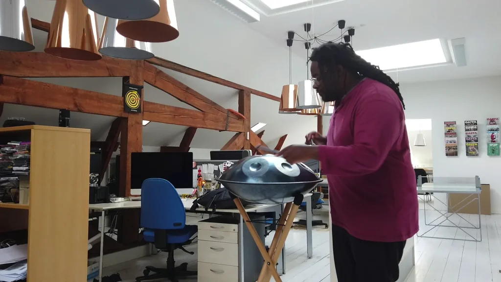 Différence entre handpan et tongue drum : quel choix faire