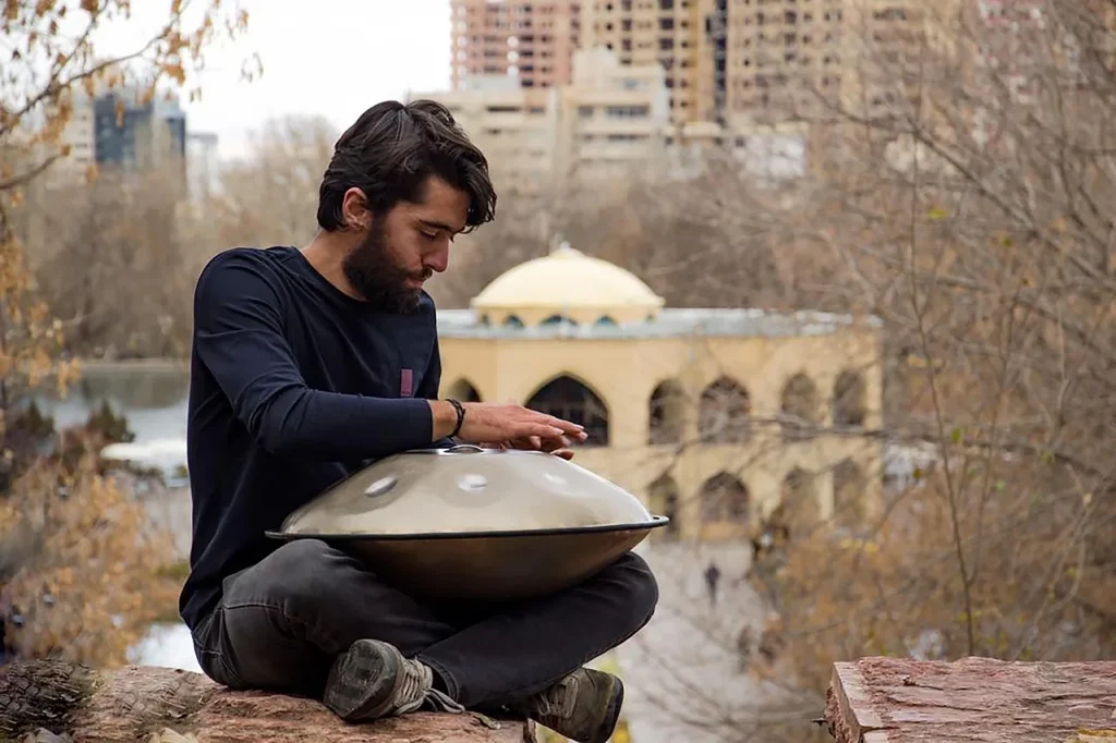 Comment débuter avec un tongue drum : conseils et exercices